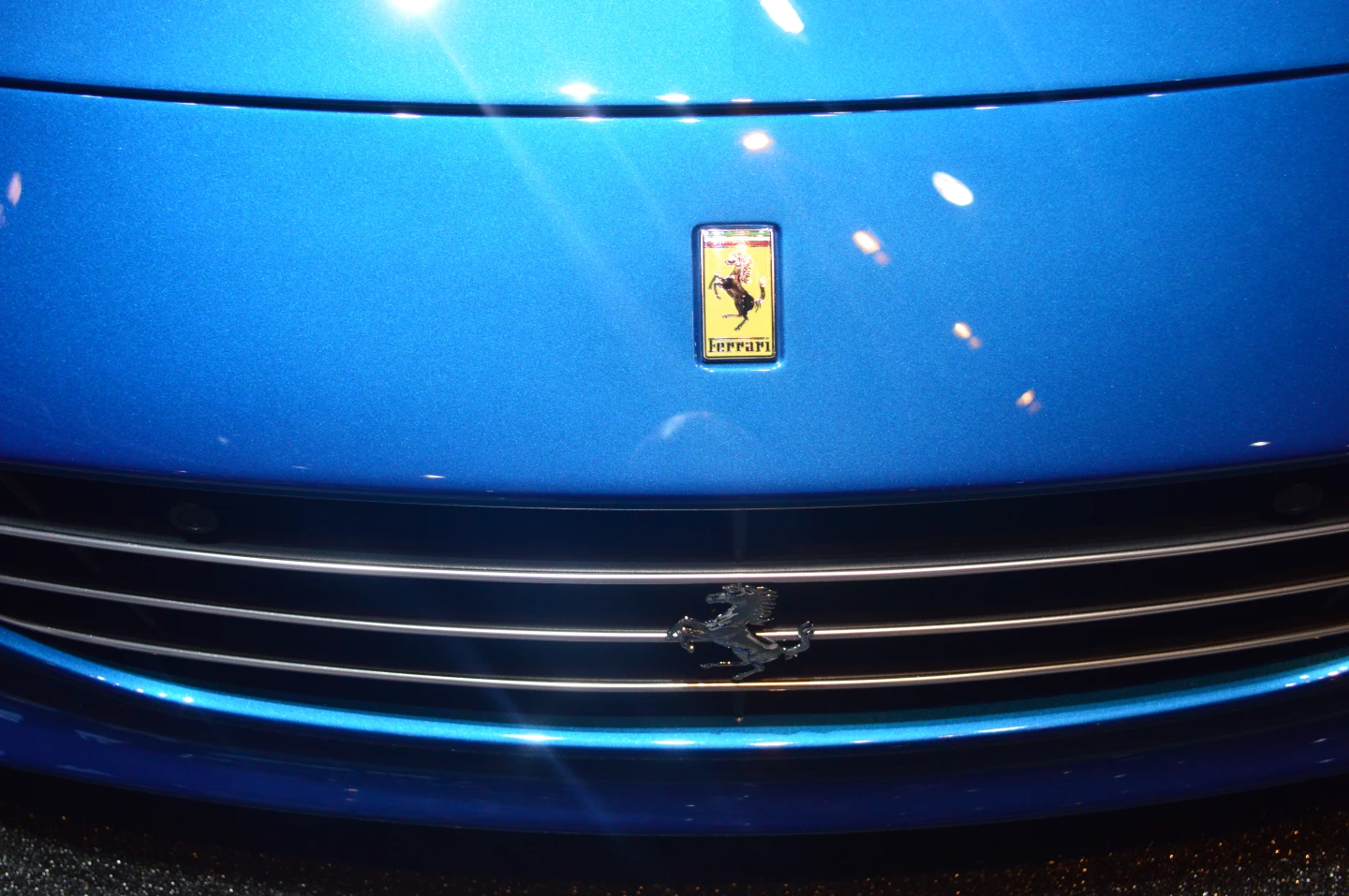 Ferrari's new turbo V8 California T pops its top in Geneva